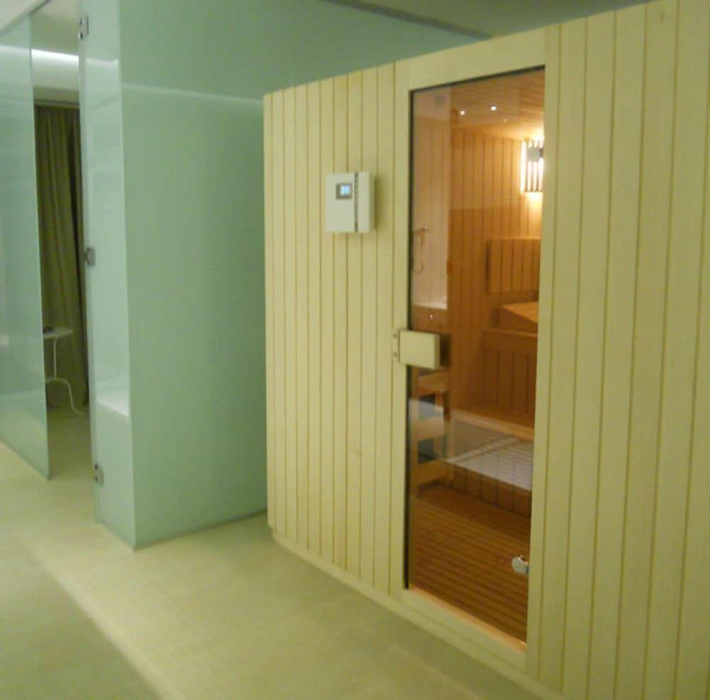 Marshal Garden Hotel Bucharest Exterior photo A modern Finnish sauna