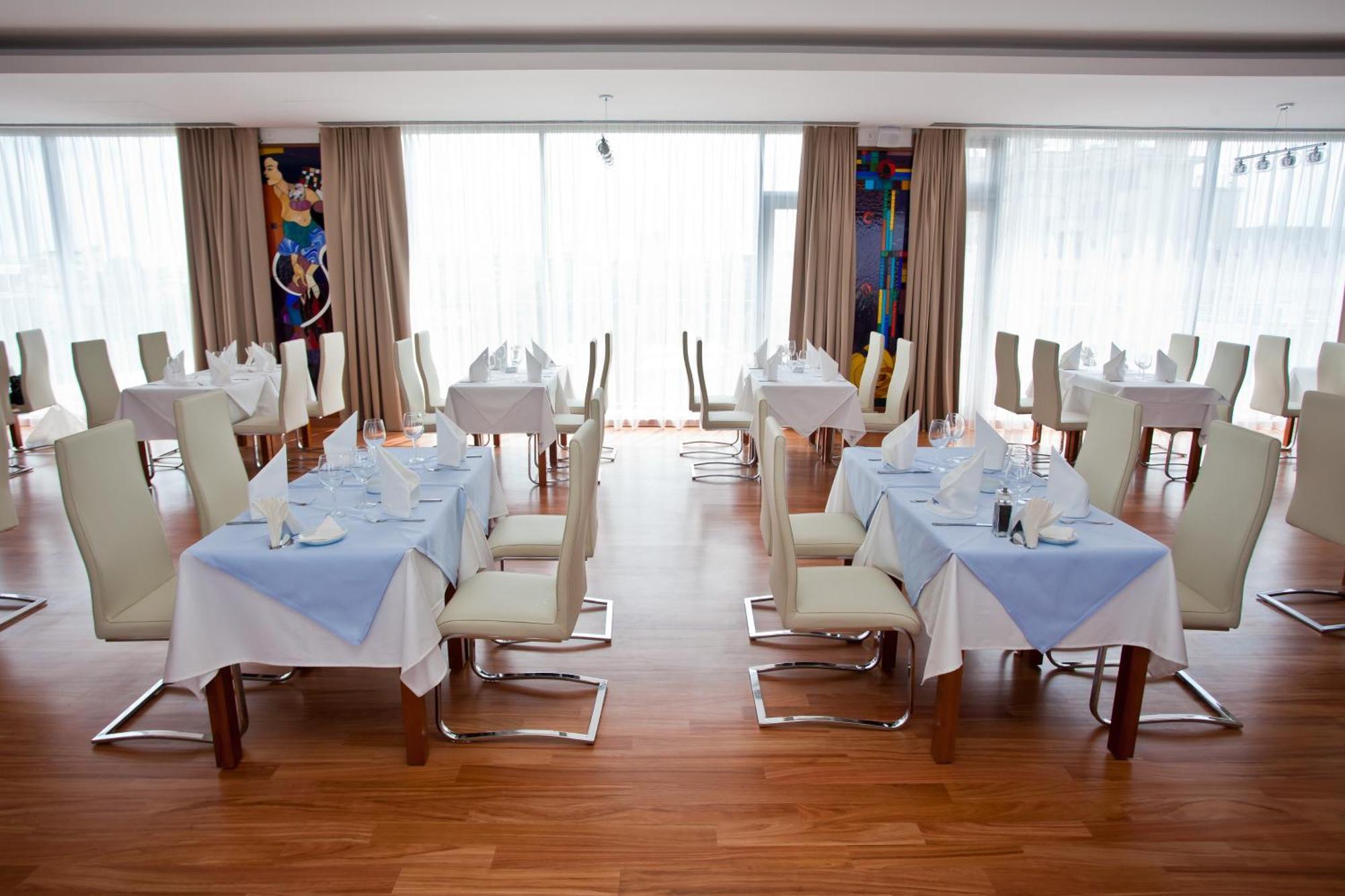 Marshal Garden Hotel Bucharest Restaurant photo Restaurant